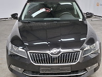 Personenauto, skoda, supurb - afbeelding 12 van  57