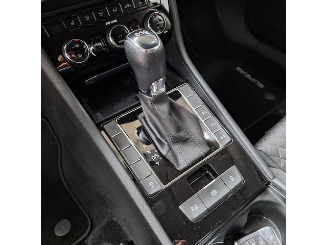 Personenauto, skoda, supurb - afbeelding 26 van  57