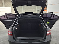 Personenauto, skoda, supurb - afbeelding 30 van  57