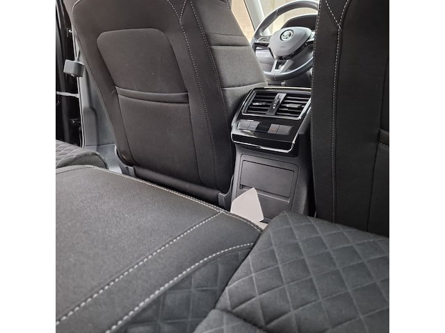 Personenauto, skoda, supurb - afbeelding 33 van  57