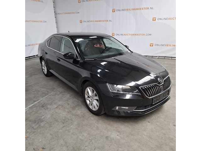 Personenauto, skoda, supurb - afbeelding 23 van  57