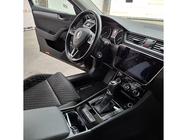 Personenauto, skoda, supurb - afbeelding 35 van  57