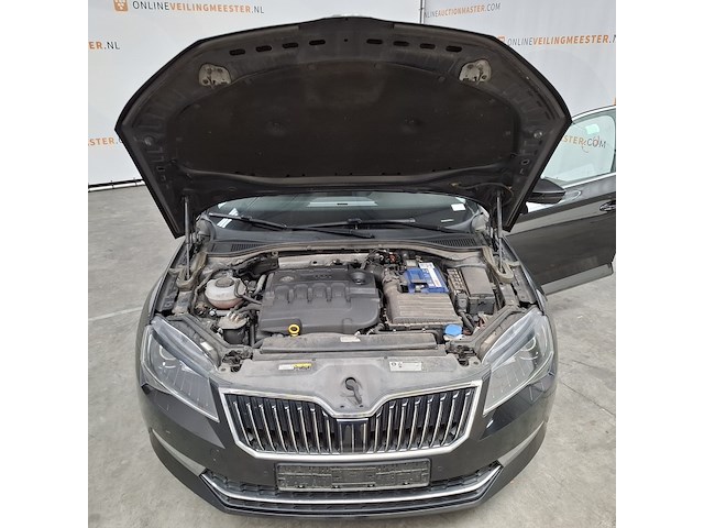 Personenauto, skoda, supurb - afbeelding 41 van  57