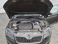 Personenauto, skoda, supurb - afbeelding 41 van  57