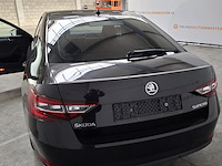 Personenauto, skoda, supurb - afbeelding 50 van  57