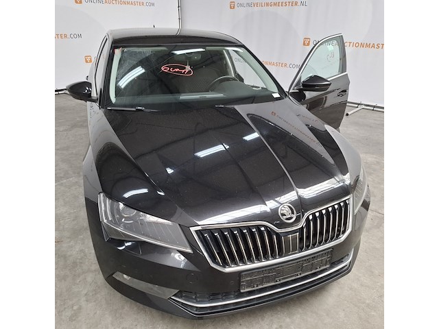 Personenauto, skoda, supurb - afbeelding 51 van  57