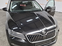 Personenauto, skoda, supurb - afbeelding 51 van  57