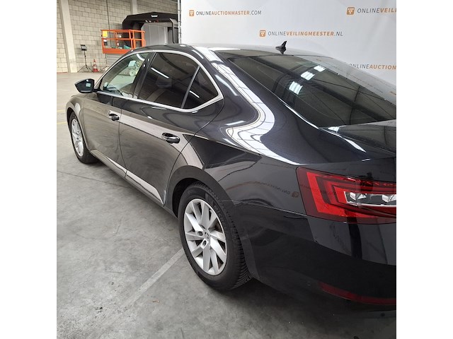 Personenauto, skoda, supurb - afbeelding 55 van  57