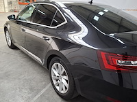 Personenauto, skoda, supurb - afbeelding 55 van  57