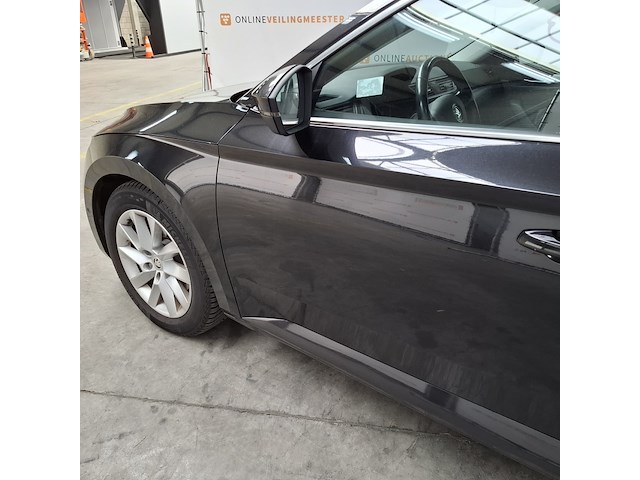 Personenauto, skoda, supurb - afbeelding 56 van  57