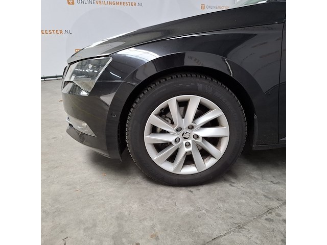 Personenauto, skoda, supurb - afbeelding 57 van  57