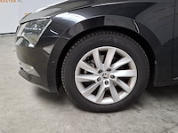 Personenauto, skoda, supurb - afbeelding 57 van  57