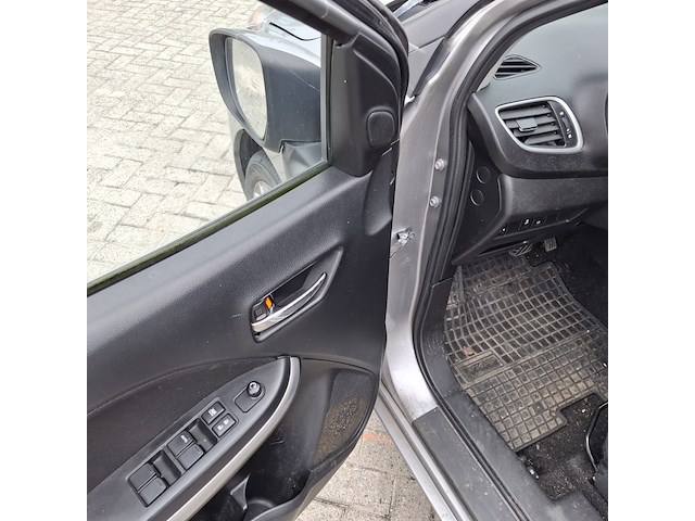 Personenauto, suzuki, baleno - afbeelding 2 van  46