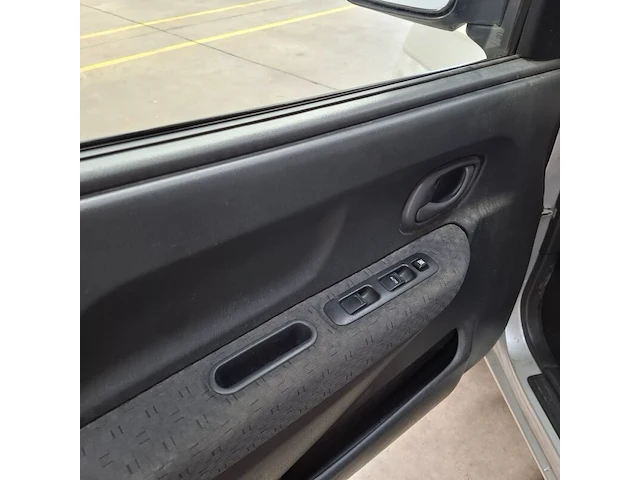 Personenauto, suzuki, ignis, 1.3-16v gl, 2004 - afbeelding 32 van  69