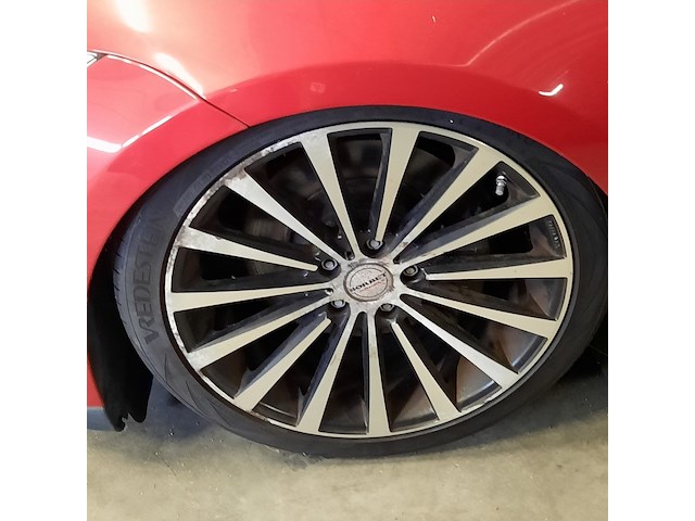 Personenauto tesla, model s, rood - afbeelding 6 van  36