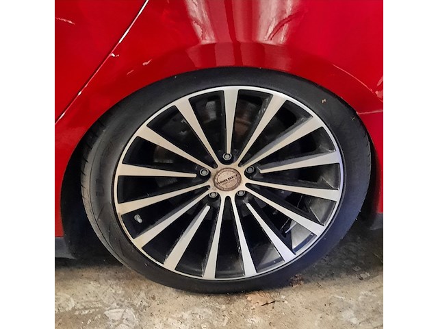 Personenauto tesla, model s, rood - afbeelding 7 van  36