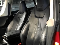 Personenauto tesla, model s, rood - afbeelding 10 van  36