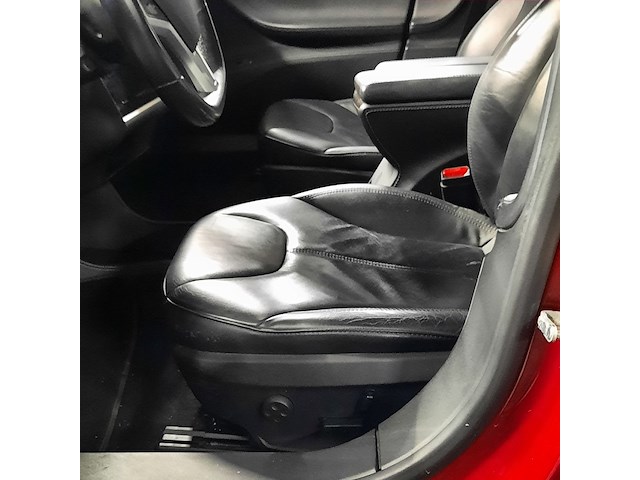 Personenauto tesla, model s, rood - afbeelding 11 van  36