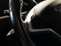 Personenauto tesla, model s, rood - afbeelding 15 van  36