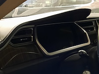 Personenauto tesla, model s, rood - afbeelding 16 van  36