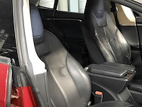 Personenauto tesla, model s, rood - afbeelding 20 van  36