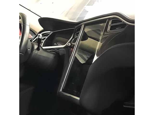 Personenauto tesla, model s, rood - afbeelding 22 van  36