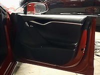 Personenauto tesla, model s, rood - afbeelding 24 van  36