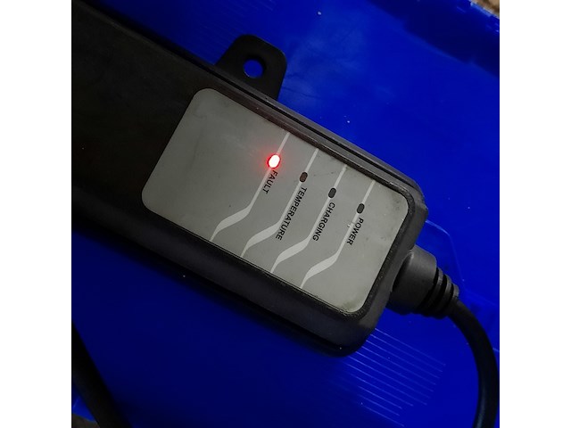 Personenauto tesla, model s, rood - afbeelding 28 van  36