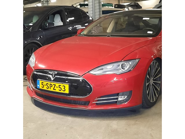 Personenauto tesla, model s, rood - afbeelding 32 van  36