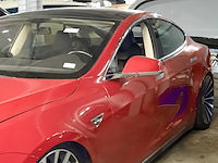 Personenauto tesla, model s, rood - afbeelding 33 van  36