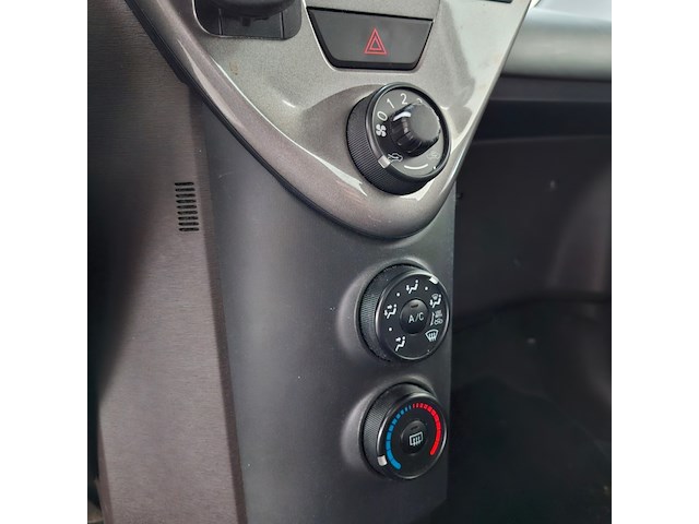 Personenauto, toyota, iq, 1.0 vvti comfort, 2009 - afbeelding 37 van  65