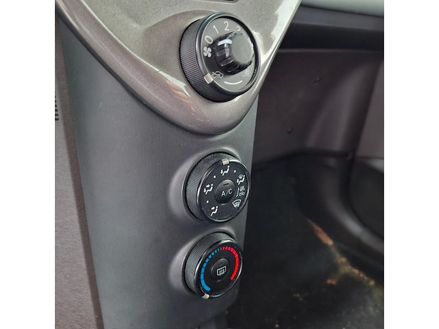 Personenauto, toyota, iq, 1.0 vvti comfort, 2010 - afbeelding 43 van  71
