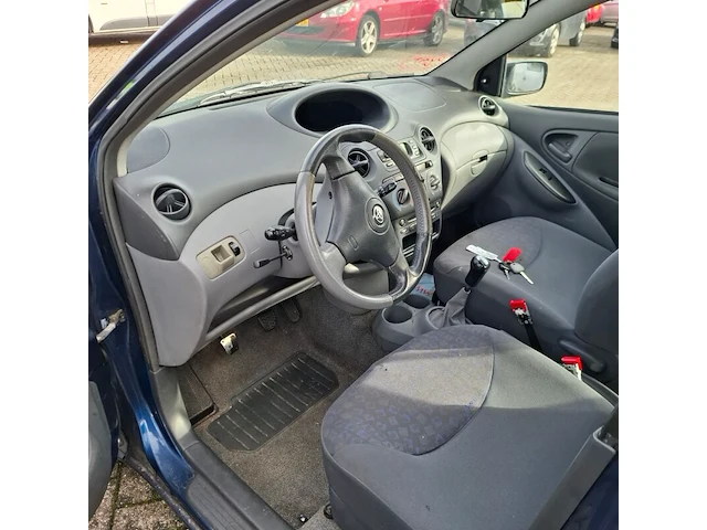 Personenauto, toyota, yaris, 1.3 vvt-i luna, 2002 - afbeelding 2 van  31