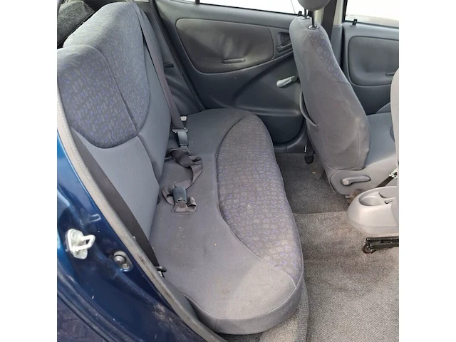 Personenauto, toyota, yaris, 1.3 vvt-i luna, 2002 - afbeelding 6 van  31