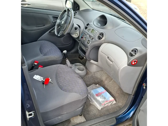 Personenauto, toyota, yaris, 1.3 vvt-i luna, 2002 - afbeelding 7 van  31