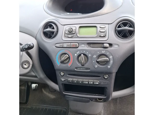 Personenauto, toyota, yaris, 1.3 vvt-i luna, 2002 - afbeelding 8 van  31