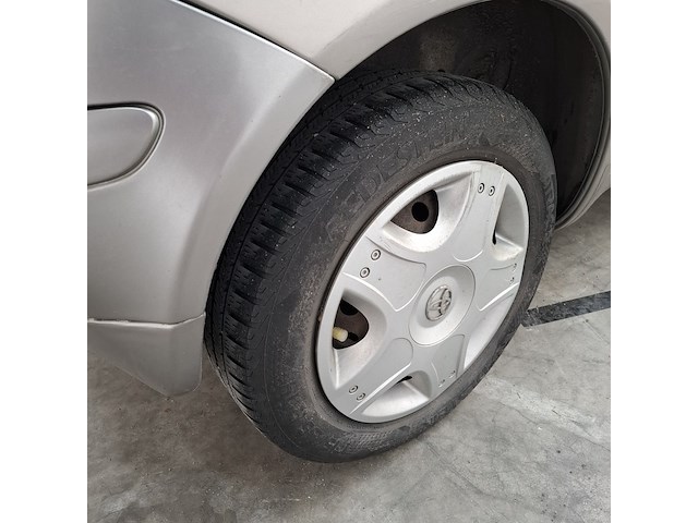 Personenauto, toyota, yaris, 1.3 vvt-i sol, grijs, 2004 - afbeelding 2 van  34