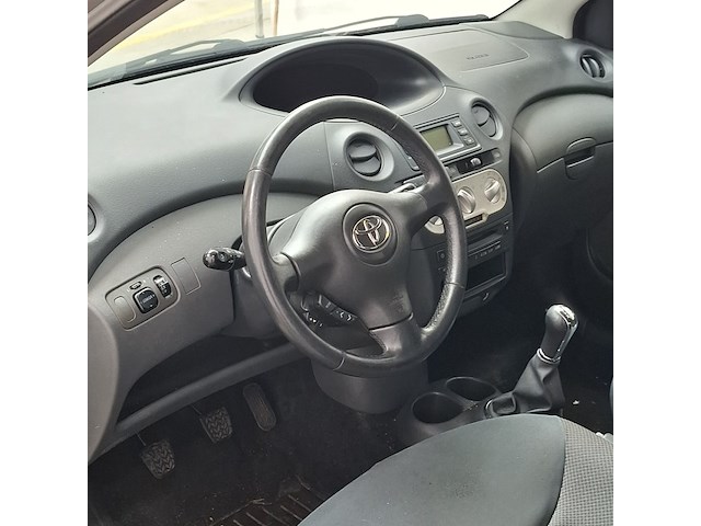 Personenauto, toyota, yaris, 1.3 vvt-i sol, grijs, 2004 - afbeelding 4 van  34