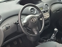 Personenauto, toyota, yaris, 1.3 vvt-i sol, grijs, 2004 - afbeelding 4 van  34