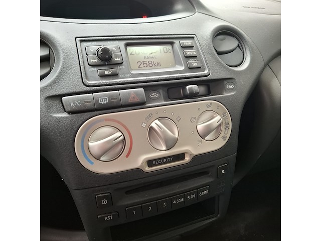 Personenauto, toyota, yaris, 1.3 vvt-i sol, grijs, 2004 - afbeelding 13 van  34