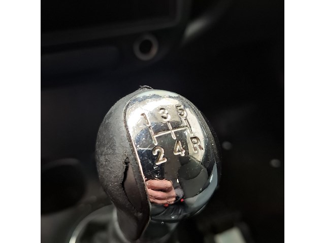 Personenauto, toyota, yaris, 1.3 vvt-i sol, grijs, 2004 - afbeelding 14 van  34