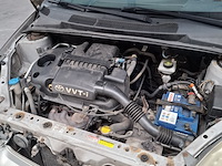 Personenauto, toyota, yaris, 1.3 vvt-i sol, grijs, 2004 - afbeelding 19 van  34