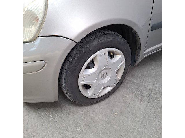 Personenauto, toyota, yaris, 1.3 vvt-i sol, grijs, 2004 - afbeelding 33 van  34