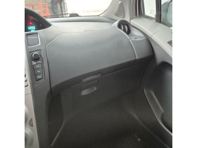 Personenauto, toyota, yaris, 1.3 vvti luna, 2006 - afbeelding 13 van  33