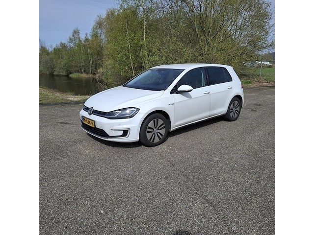 Personenauto, volkswagen, e-golf, 2017 - afbeelding 1 van  48