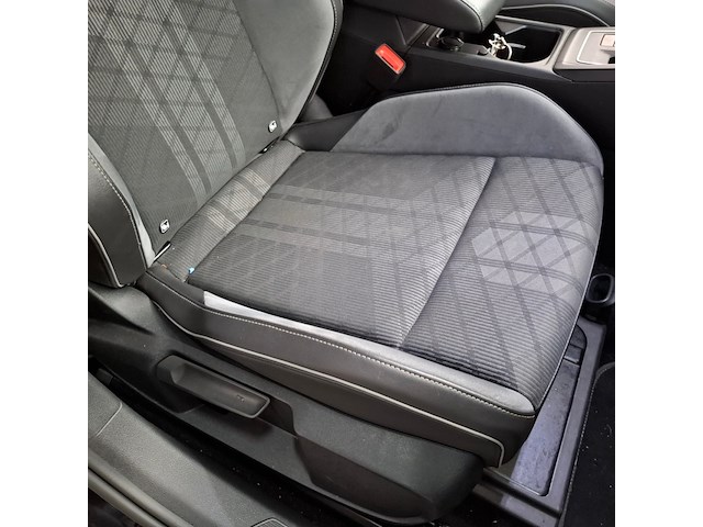 Personenauto, volkswagen, golf, 1.5 etsi r-line, 2020 - afbeelding 61 van  82