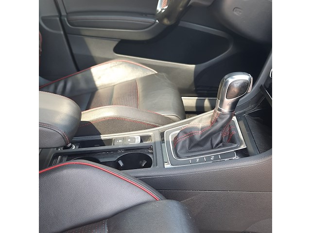Personenauto, volkswagen, golf, 2018 - afbeelding 20 van  43