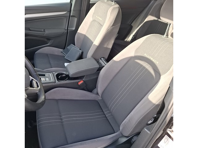 Personenauto, volkswagen, golf, 2021 - afbeelding 16 van  46