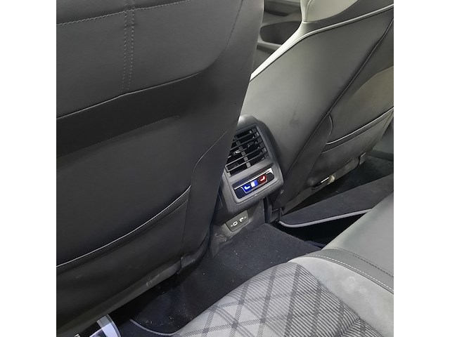 Personenauto, volkswagen, golf, 2022 - afbeelding 32 van  48