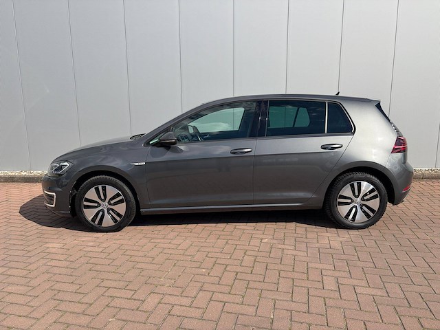 Personenauto volkswagen golf elektrisch 136pk 2020 (marge) - afbeelding 1 van  1
